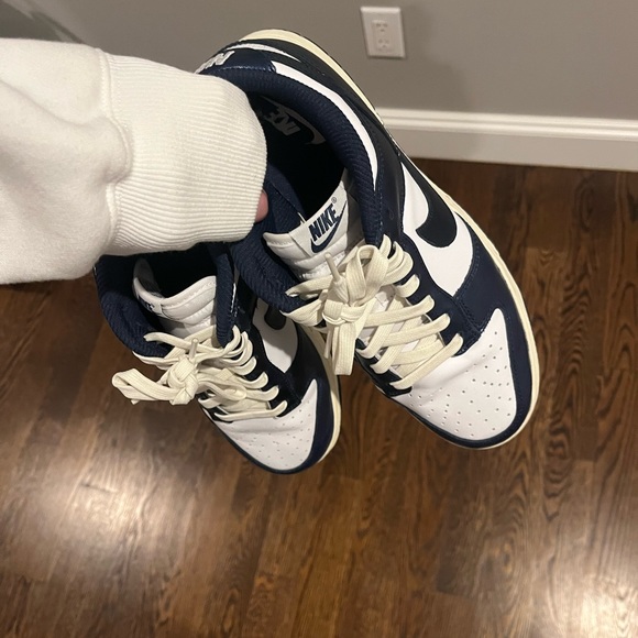 Woman Nike Vintage Dunks - Picture 2 of 2
